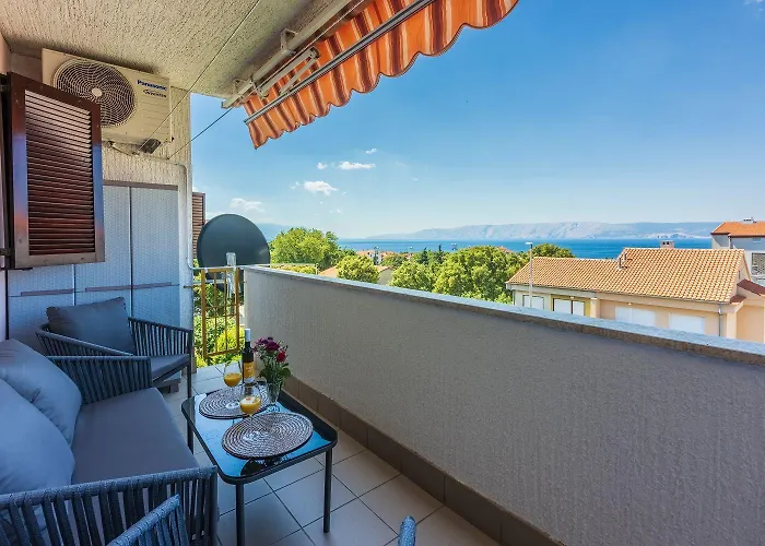 Cozy Nur 500 Meter Zum Mit Meerblick - Alles Zentral Erreichbar Novi Vinodolski