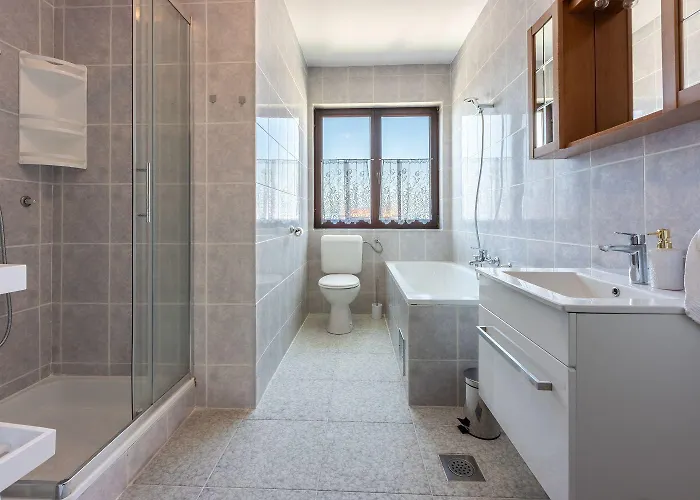 Cozy Nur 500 Meter Zum Mit Meerblick - Alles Zentral Erreichbar * Novi Vinodolski