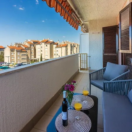 Cozy Nur 500 Meter Zum Mit Meerblick - Alles Zentral Erreichbar Apartmán Novi Vinodolski