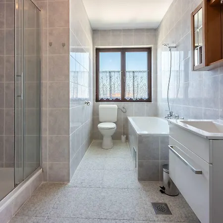 Cozy Nur 500 Meter Zum Mit Meerblick - Alles Zentral Erreichbar * Novi Vinodolski